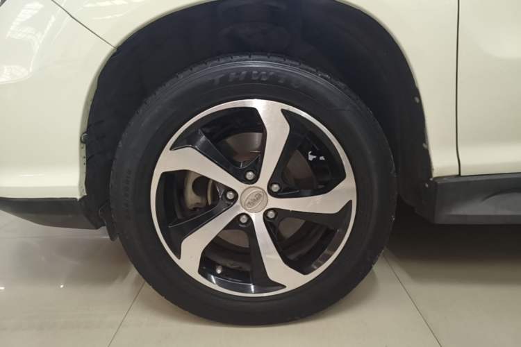 Used BYD S7 2015 2.0T Upgraded Automatic Luxury Version Left Front Wheel Hub