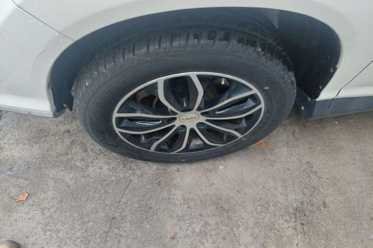 Used BYD S7 2015 2.0T Automatic Prestige Model Left Front Wheel Hub