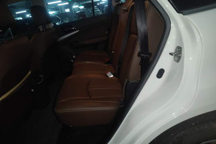 Used BYD S7 2015 2.0T Upgraded Automatic Luxury Version Left Rear Seat