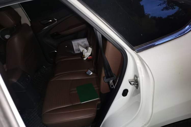 Used BYD S7 2015 2.0T Upgraded Automatic Luxury Version Left Rear Seat