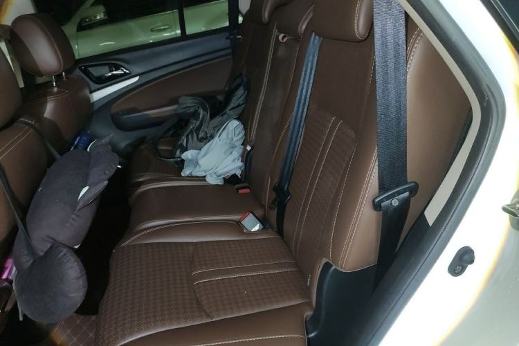 Used BYD S7 2015 2.0T Upgraded Automatic Luxury Version Left Rear Seat