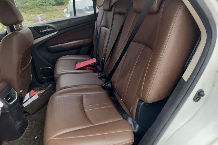 Used BYD S7 2015 2.0T Upgraded Automatic Luxury Version Left Rear Seat