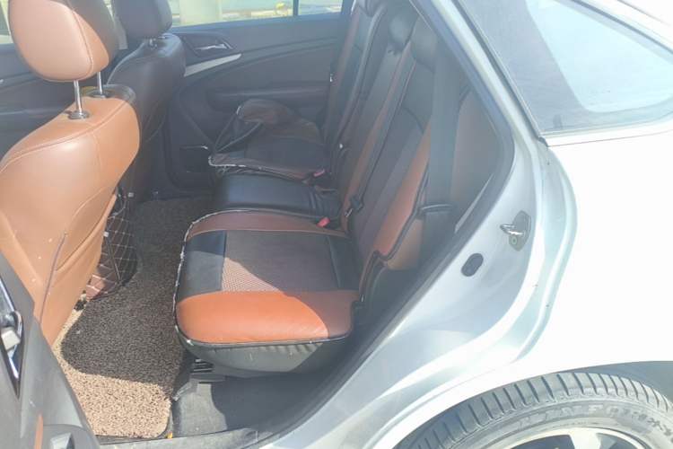 Used BYD S7 2015 2.0T Upgraded Automatic Luxury Version Left Rear Seat