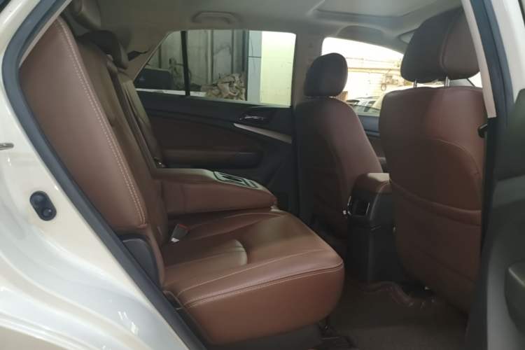 Used BYD S7 2015 2.0T Upgraded Automatic Luxury Version Left Rear Seat