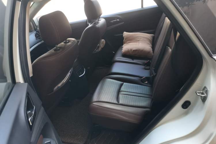 Used BYD S7 2015 2.0T Upgraded Automatic Luxury Version Left Rear Seat