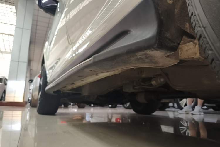 Used BYD S7 2015 2.0T Upgraded Automatic Luxury Version Left Side Sill