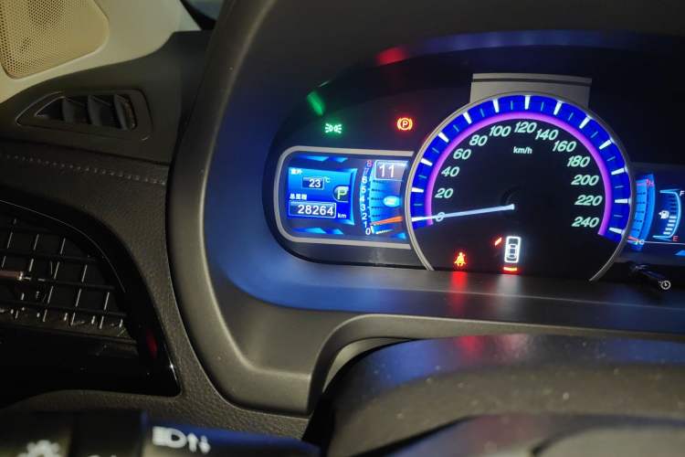 Used BYD S7 2015 2.0T Upgraded Automatic Luxury Version Odometer Close Up