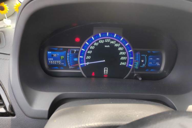 Used BYD S7 2015 2.0T Upgraded Automatic Luxury Version Odometer Close Up