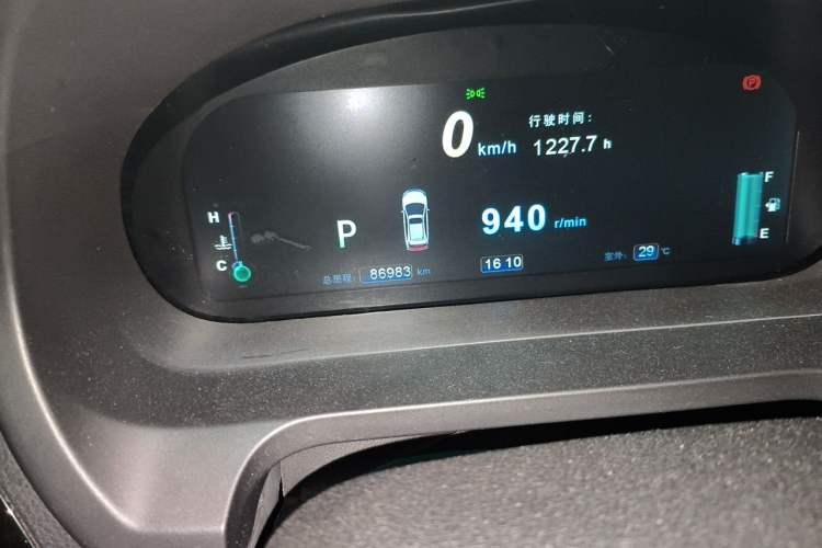Used BYD S7 2015 2.0T Automatic Flagship Edition Odometer Close Up