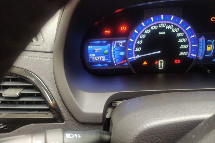 Used BYD S7 2015 2.0T Upgraded Automatic Luxury Version Odometer Close Up