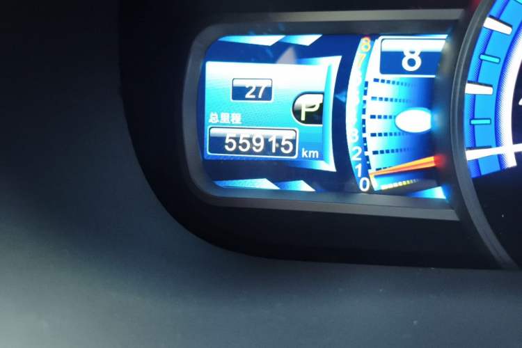 Used BYD S7 2015 2.0T Automatic Prestige Model Odometer Close Up