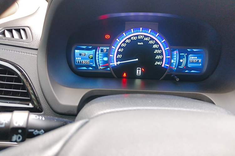 Used BYD S7 2015 2.0T Upgraded Automatic Luxury Version Odometer Close Up