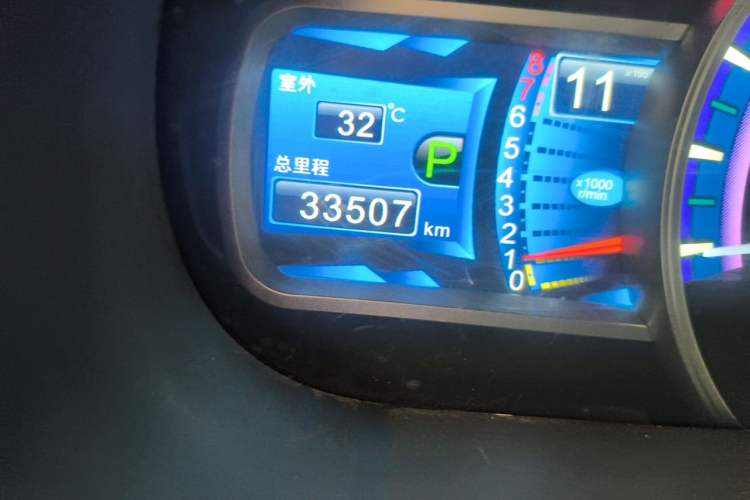 Used BYD S7 2015 2.0T Automatic Prestige Model Odometer Close Up