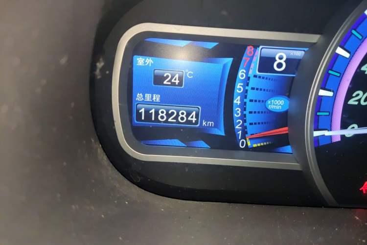 Used BYD S7 2015 1.5T Upgraded Manual Luxury Model Odometer Close Up