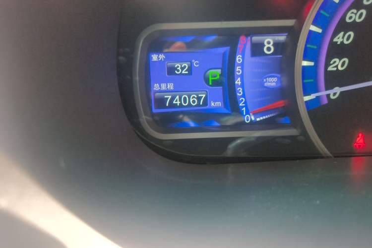 Used BYD S7 2015 2.0T Automatic Prestige Model Odometer Close Up