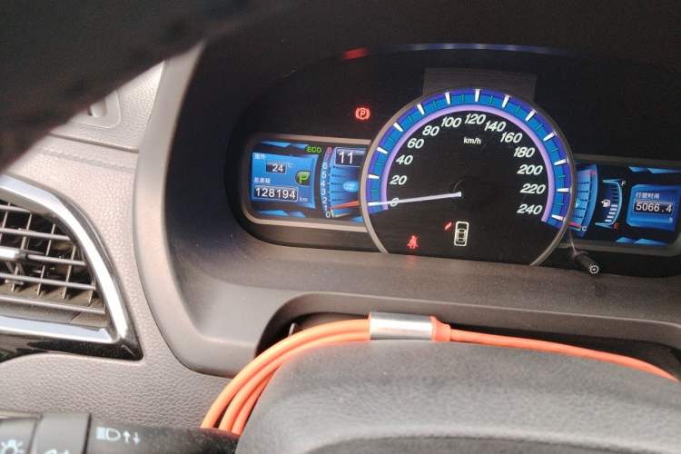 Used BYD S7 2015 2.0T Upgraded Automatic Luxury Version Odometer Close Up