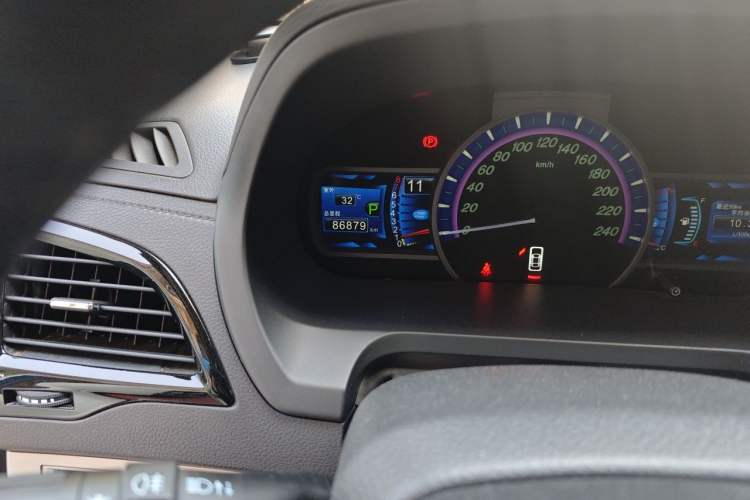Used BYD S7 2015 2.0T Upgraded Automatic Luxury Version Odometer Close Up