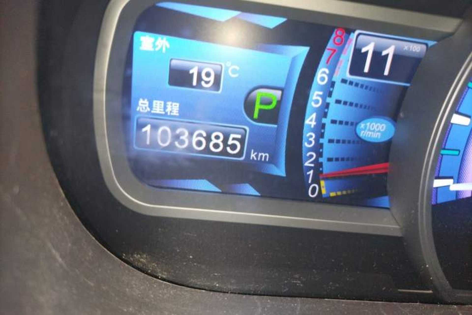Used BYD S7 2015 2.0T Upgraded Automatic Luxury Version Odometer Close Up