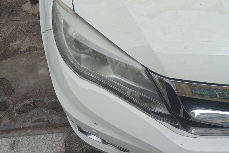 Used BYD S7 2015 2.0T Automatic Prestige Model Right Front Headlight