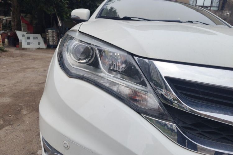 Used BYD S7 2015 2.0T Upgraded Automatic Luxury Version Right Front Headlight