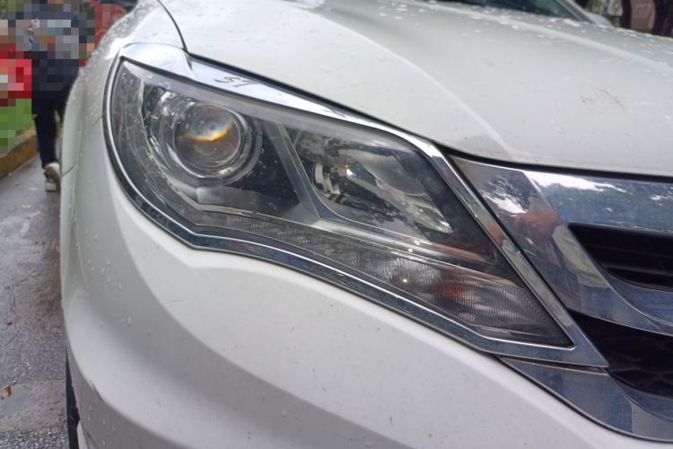 Used BYD S7 2015 2.0T Automatic Prestige Model Right Front Headlight