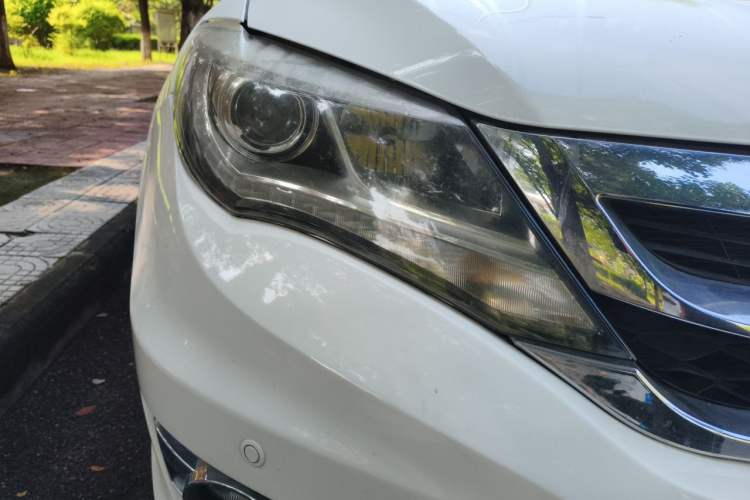 Used BYD S7 2015 2.0T Automatic Prestige Model Right Front Headlight