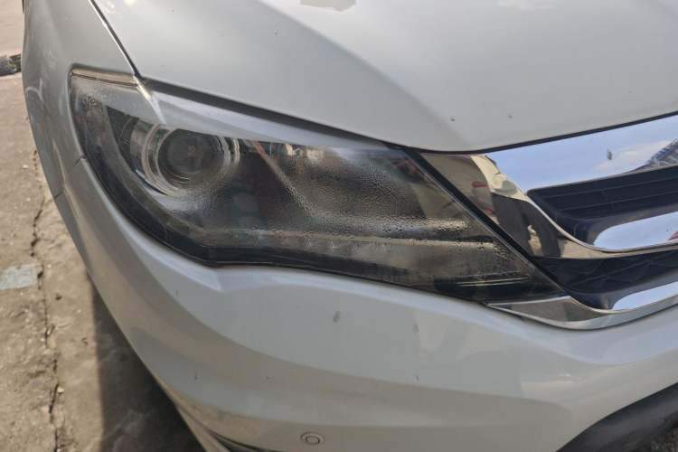 Used BYD S7 2015 2.0T Automatic Prestige Model Right Front Headlight