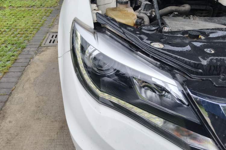 Used BYD S7 2015 2.0T Upgraded Automatic Luxury Version Right Front Headlight