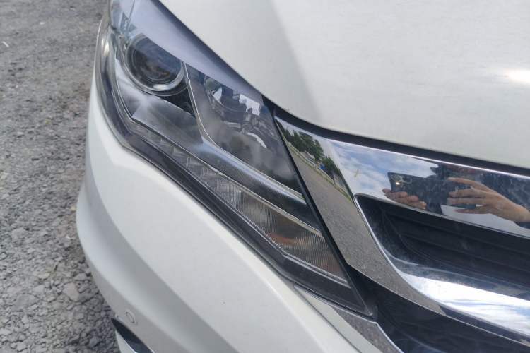 Used BYD S7 2015 2.0T Upgraded Automatic Luxury Version Right Front Headlight
