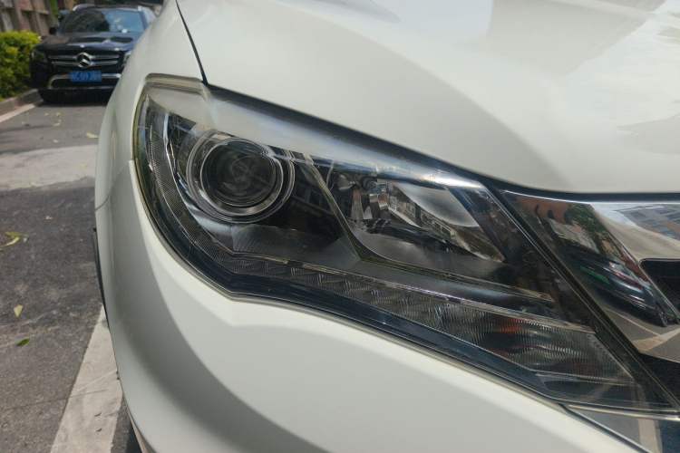Used BYD S7 2015 2.0T Automatic Prestige Model Right Front Headlight