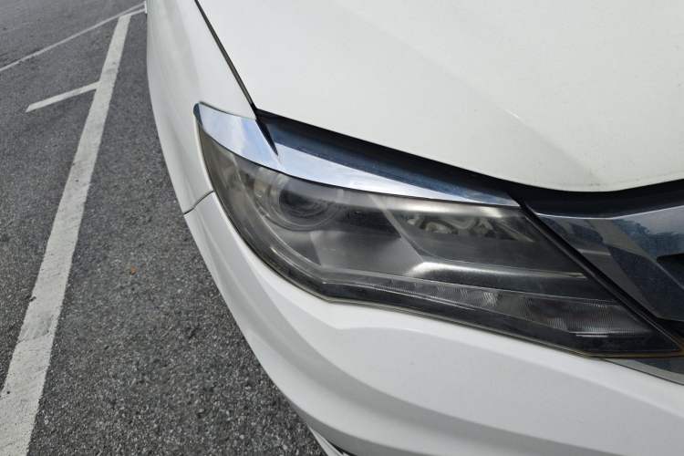 Used BYD S7 2015 2.0T Upgraded Automatic Luxury Version Right Front Headlight