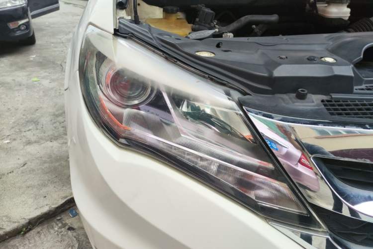 Used BYD S7 2015 2.0T Automatic Prestige Model Right Front Headlight
