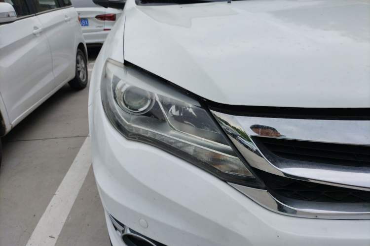 Used BYD S7 2015 2.0T Upgraded Automatic Luxury Version Right Front Headlight