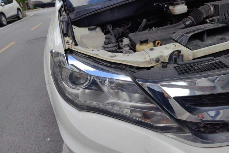 Used BYD S7 2015 2.0T Upgraded Automatic Luxury Version Right Front Headlight