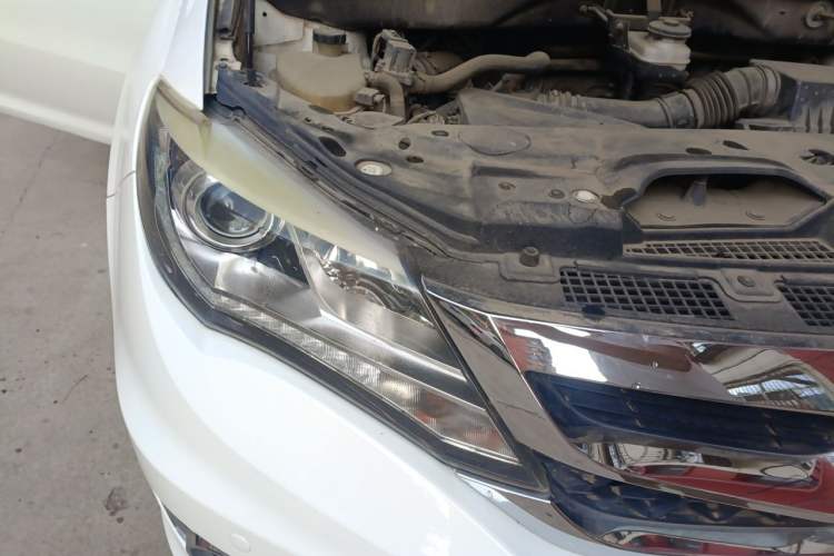 Used BYD S7 2015 2.0T Automatic Prestige Model Right Front Headlight