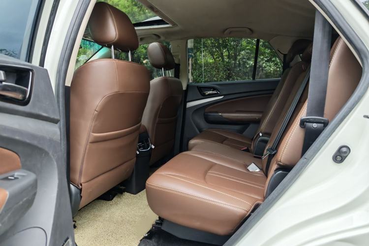 Used BYD S7 2015 2.0T Upgraded Automatic Flagship Version Right Front Seat