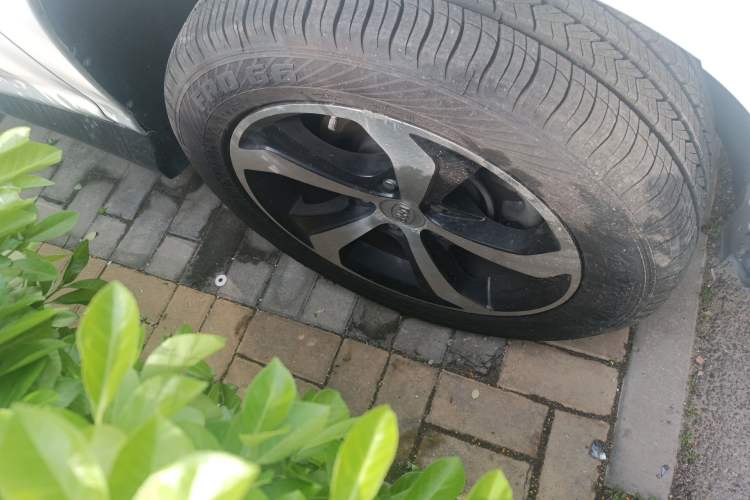 Used BYD S7 2015 2.0T Automatic Flagship Edition Right Front Wheel Hub