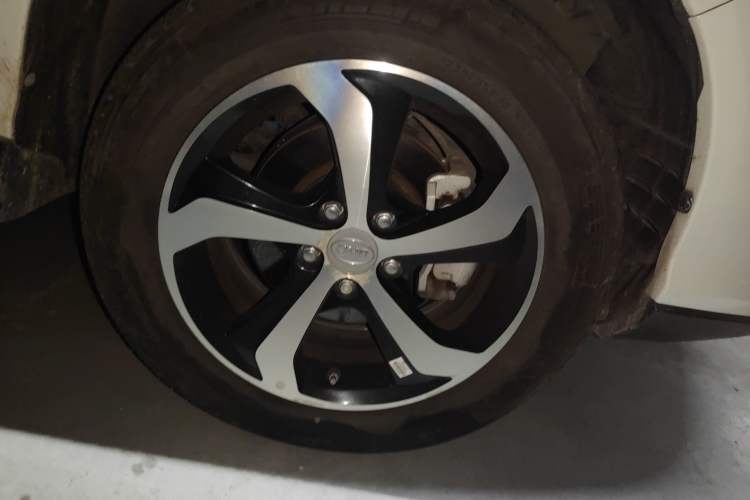 Used BYD S7 2015 2.0T Upgraded Automatic Luxury Version Right Front Wheel Hub