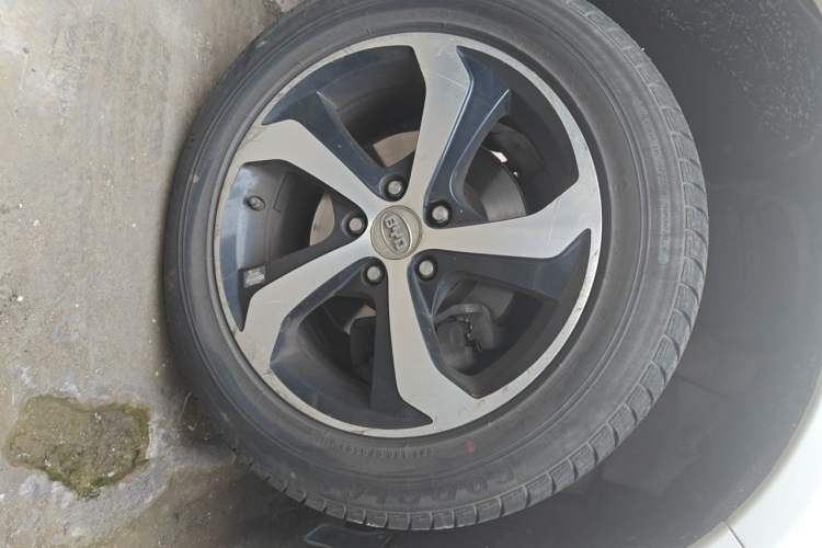 Used BYD S7 2015 2.0T Automatic Prestige Model Right Front Wheel Hub