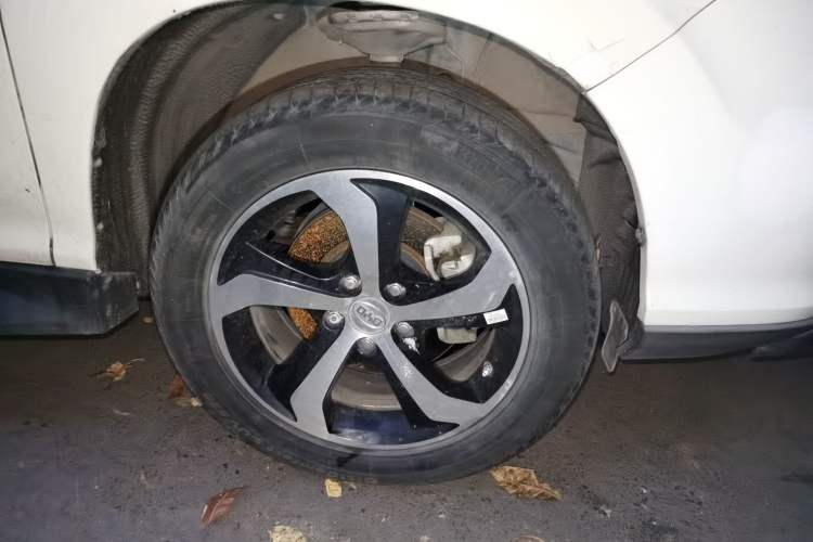 Used BYD S7 2015 2.0T Upgraded Automatic Luxury Version Right Front Wheel Hub