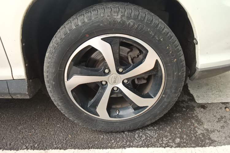 Used BYD S7 2015 2.0T Upgraded Automatic Luxury Version Right Front Wheel Hub
