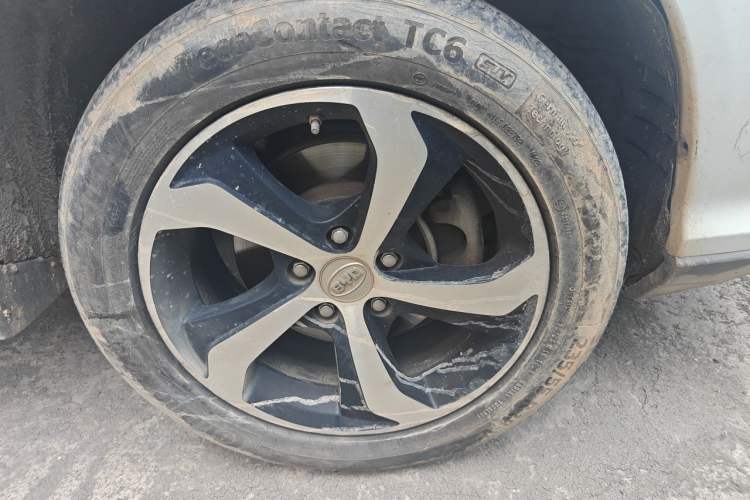Used BYD S7 2015 2.0T Automatic Prestige Model Right Front Wheel Hub