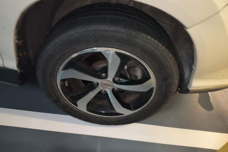 Used BYD S7 2015 2.0T Automatic Flagship Edition Right Front Wheel Hub