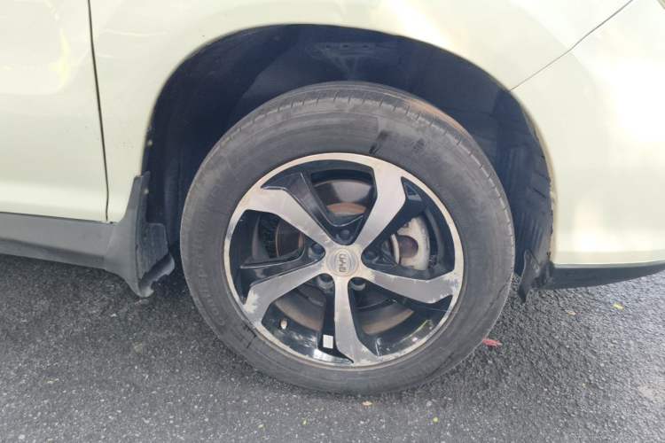 Used BYD S7 2015 2.0T Automatic Prestige Model Right Front Wheel Hub
