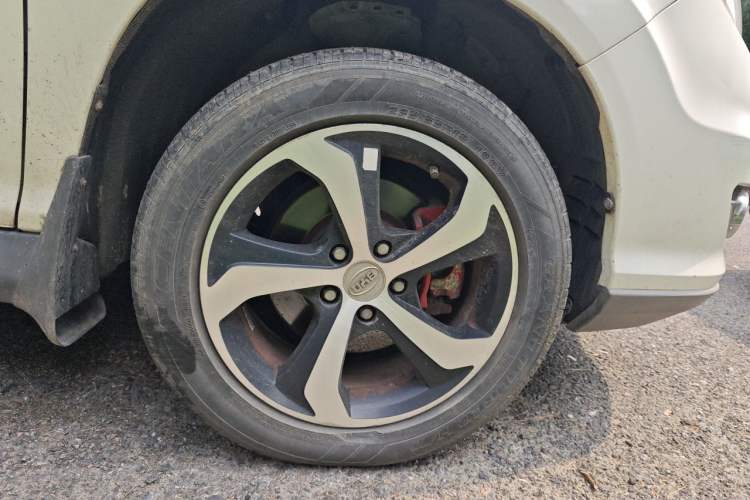 Used BYD S7 2015 2.0T Upgraded Automatic Flagship Version Right Front Wheel Hub