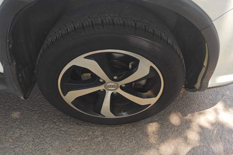 Used BYD S7 2015 2.0T Upgraded Automatic Flagship Version Right Front Wheel Hub