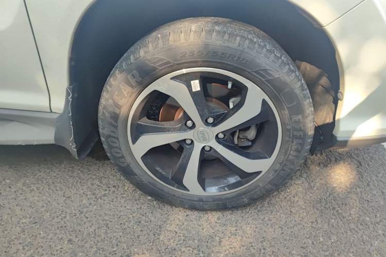 Used BYD S7 2015 2.0T Automatic Prestige Model Right Front Wheel Hub