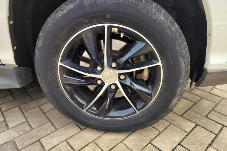Used BYD S7 2015 1.5T Manual Luxury Model Right Front Wheel Hub