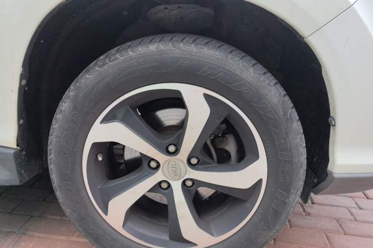 Used BYD S7 2015 2.0T Upgraded Automatic Flagship Version Right Front Wheel Hub