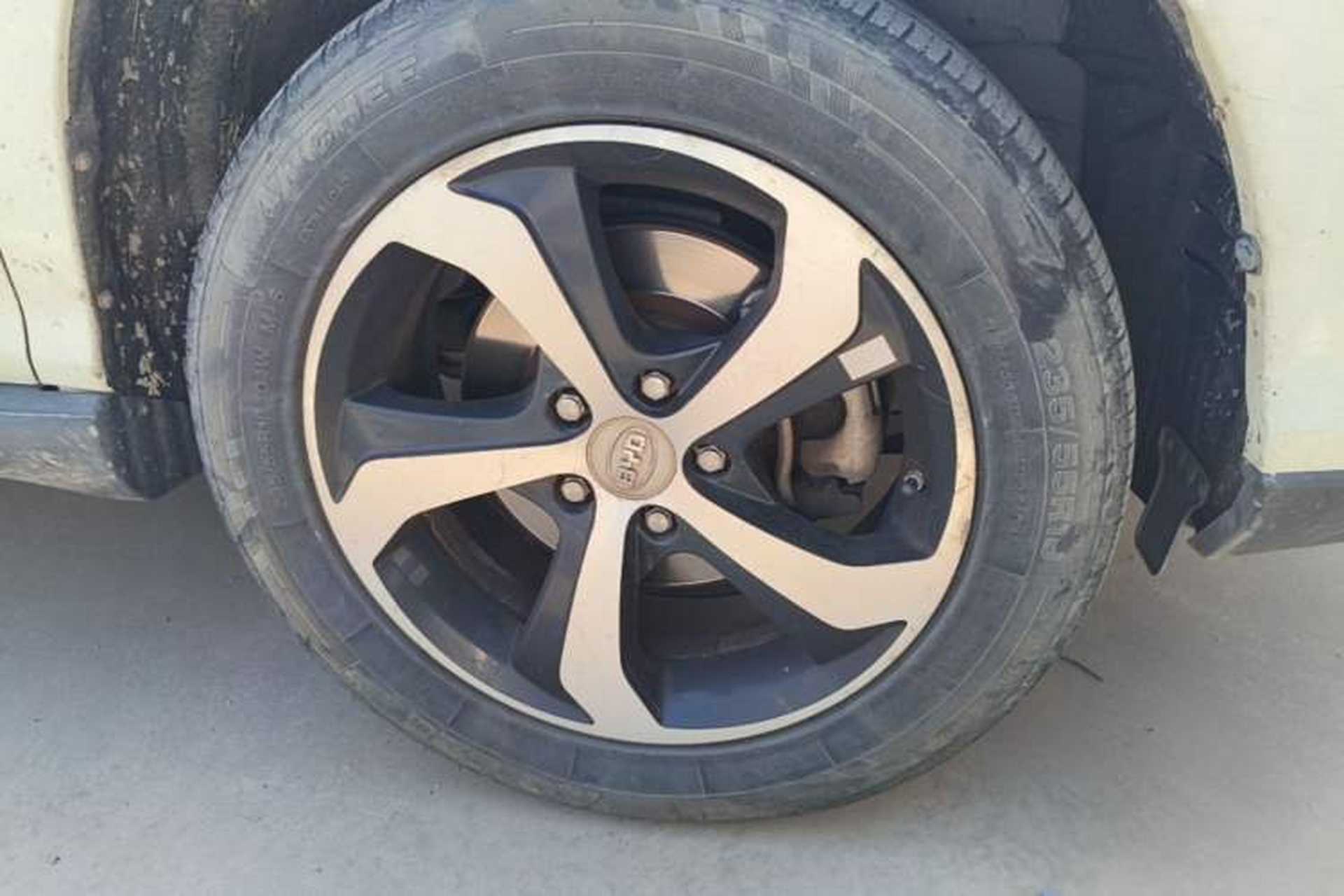 Used BYD S7 2015 2.0T Upgraded Automatic Luxury Version Right Front Wheel Hub